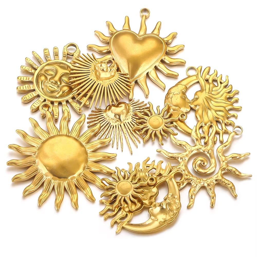 8g Weight 0.03µm Gold Plating Thickness 5 PCS/Package Stainless Steel Sun Heart Shape Pendant Charms