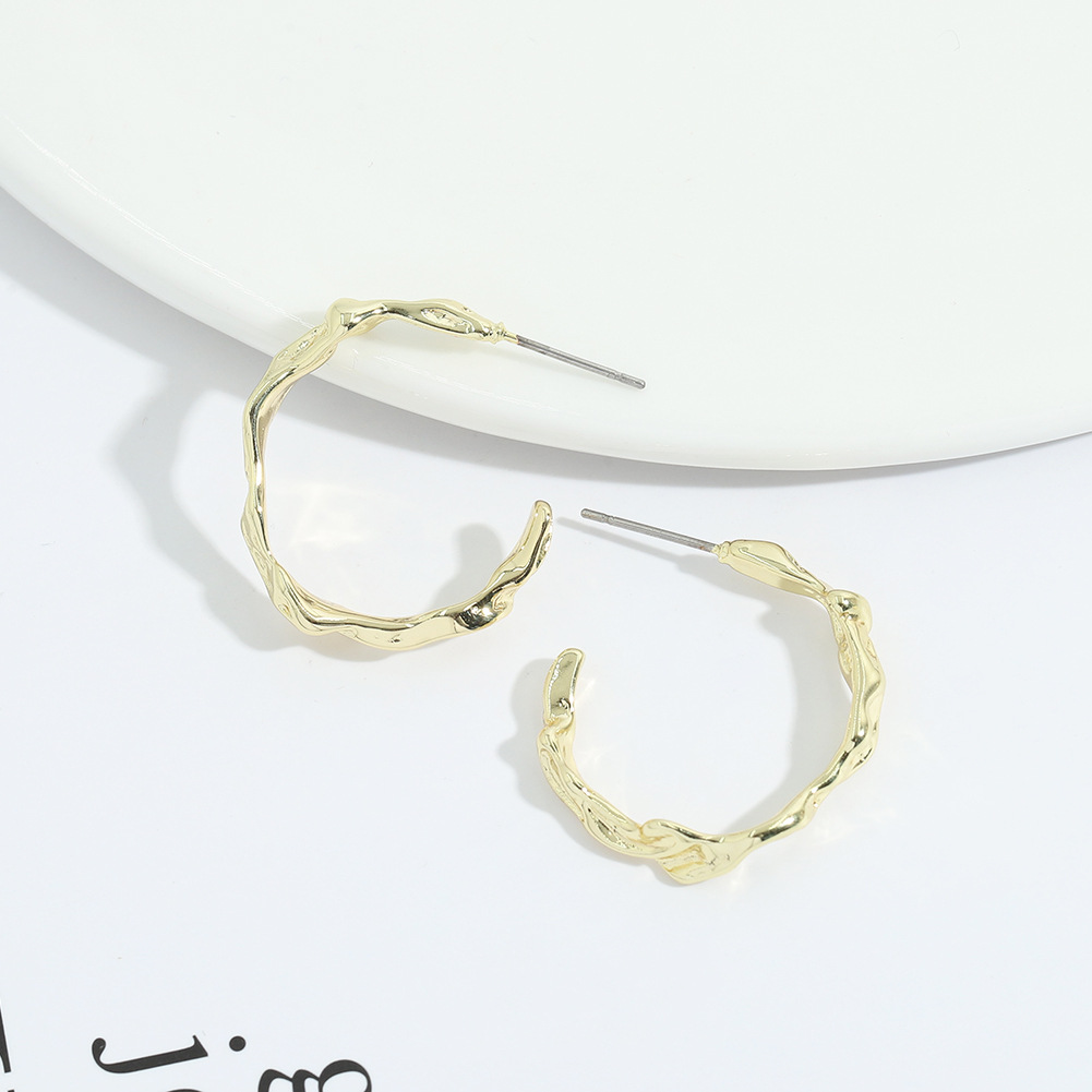 Retro Fashion Trendy C-shaped Earrings display picture 5