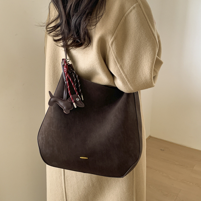 BENL alta sensación de bolso de invierno para mujeres 2025, nuevo tipo de gran capacidad, bolso de cubo de transporte, bolso de hombro de viaje