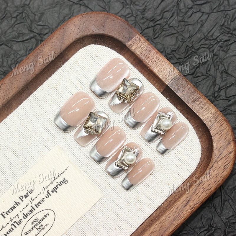 【Sugar Cube】Purely Handmade Nail Patches, Autumn and Winter Cat-Eye Sparkling Rhinestone Wearable Nails, Detachable New Style Nail Pieces
