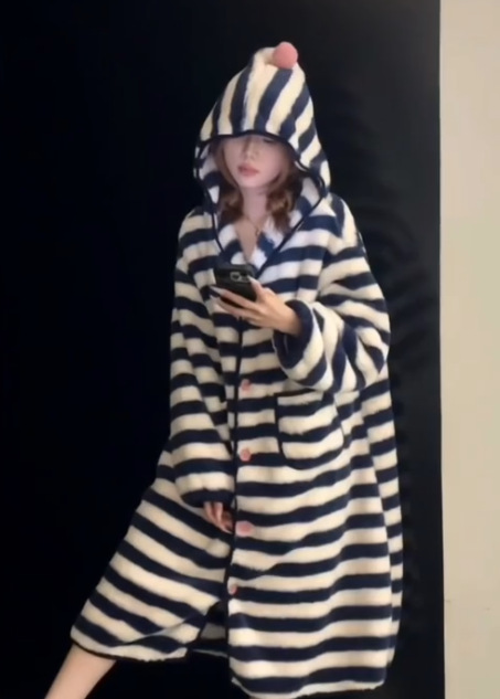 GraceChic Pue Desie Sexy gestreifter Kapuzen-Fleecepyjama für Damen, neues, dickes Plüsch-Nachthemd in Übergröße für den Herbst_voghion.com