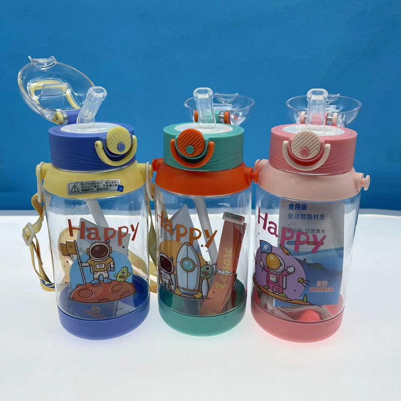 Tianyi nuevo estilo de paja taza de dibujos animados para niños taza de plástico portátil de gran capacidad al aire libre taza de agua correa portátil taza de agua