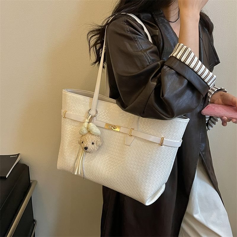 Fashionable Solid Color Casual Shoulder Bag for Women, Relaxed Style Handbag, 2026 New Model, Large Capacity Commuting Tote Bag