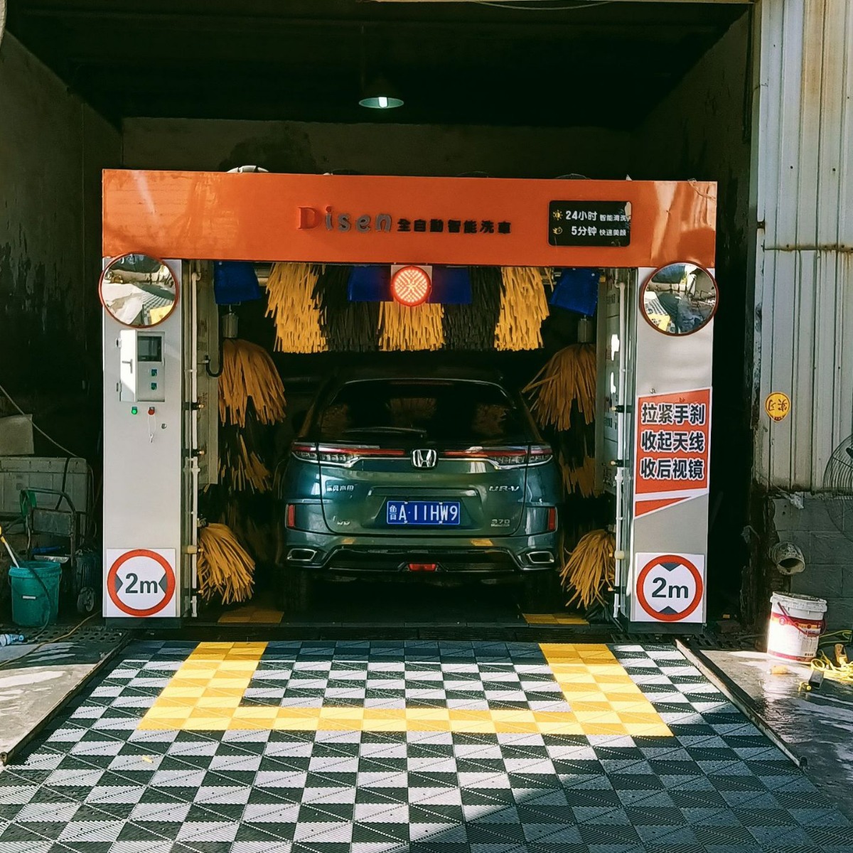 Comercio electrónico transfronterizo pórtico interior alternativo de cinco cepillos automático de la computadora lavadora de automóviles equipo de lavado de automóviles comercial inteligente