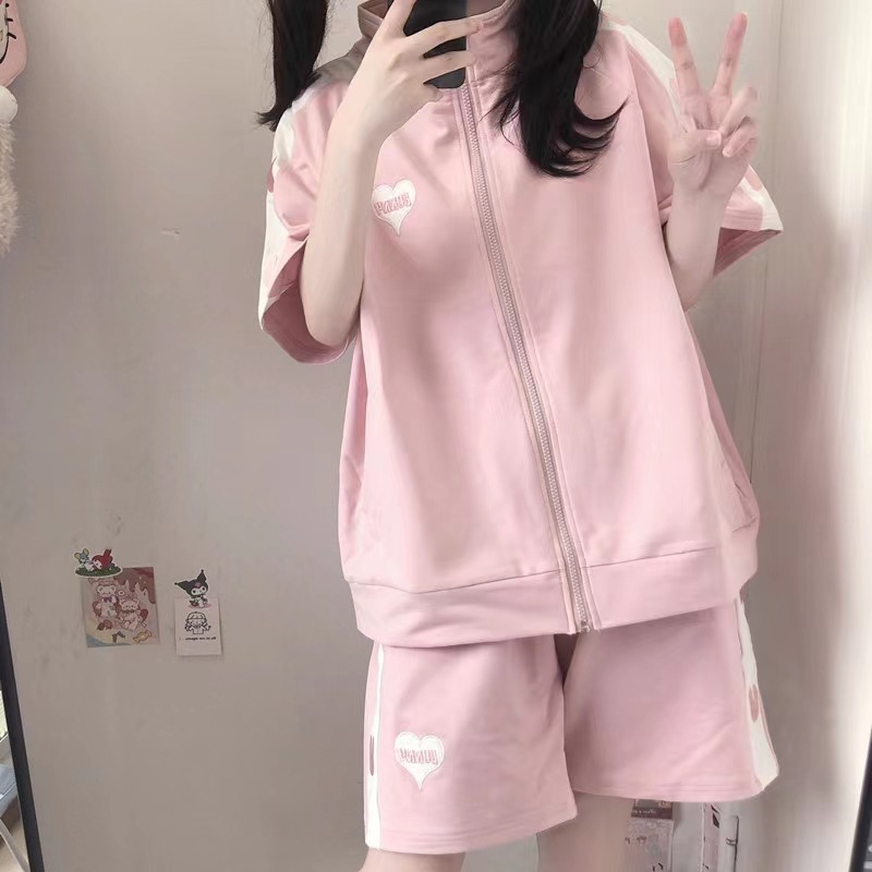 핑크색 반팔 반바지