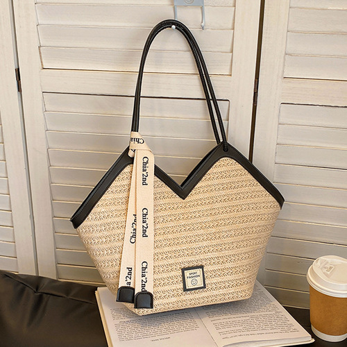Large capacity tote bag for women  new trendy retro portable straw bag versatile shoulder woven bag commuter bag