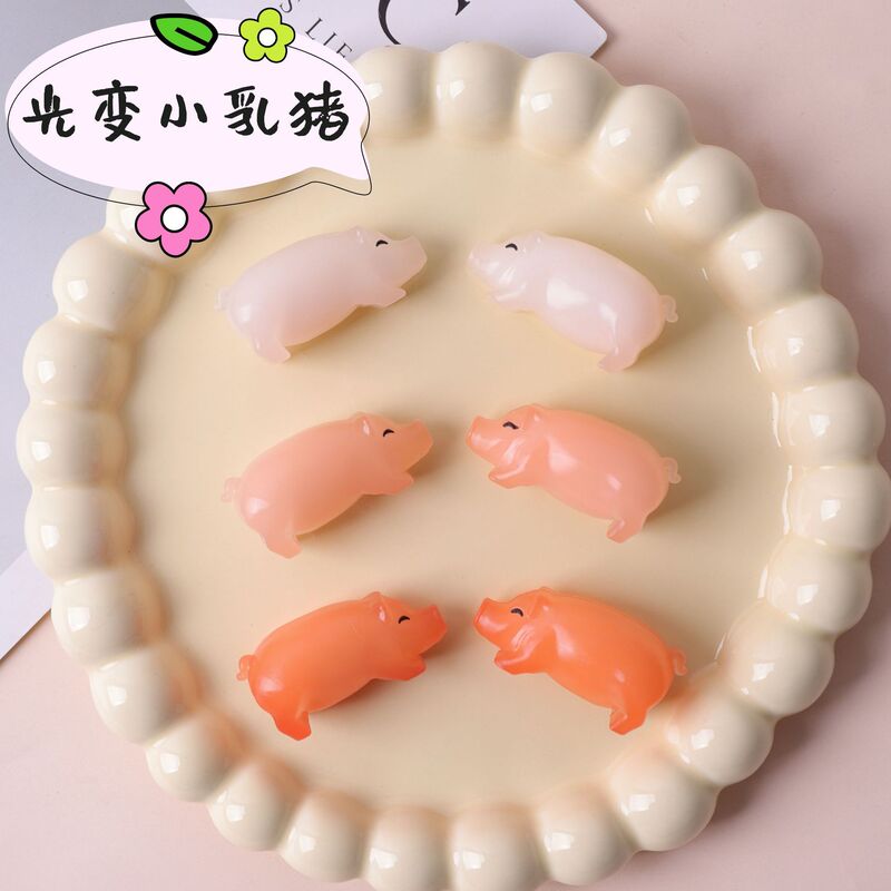 Trendy popular keychain, UV color-changing pendant for phone and car, duck-shaped temperature-sensitive craft ornament, in-stock wholesale Trendy popular keychain, UV color-changing pendant for phone and car, duck-shaped temperature-sensitive craft ornament, in-stock wholesale