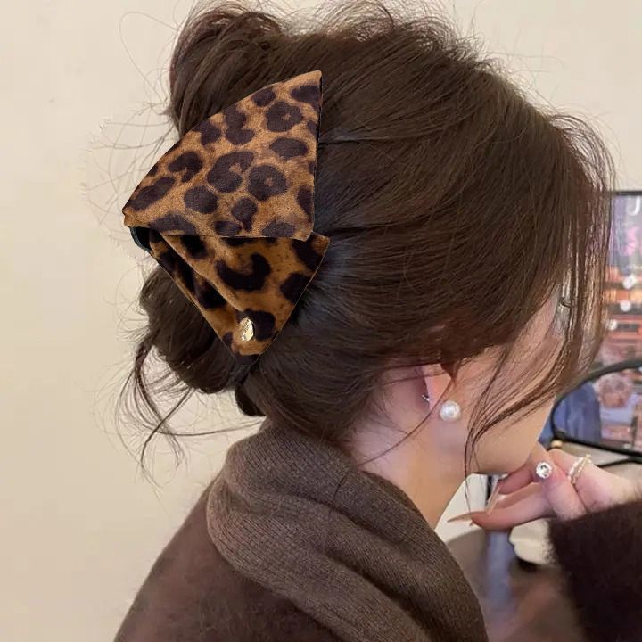 ヘアボリュームの多いヘップバーン風の新しい三角形ヘアクリップ、後頭部に髪を結ぶための高級ヘアクリップ、シャーククリップヘッドドレス|undefined