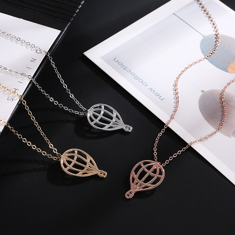 Hot selling minimalist geometric necklace with female creative design alloy smiling face collarbone chain_voghion.com
