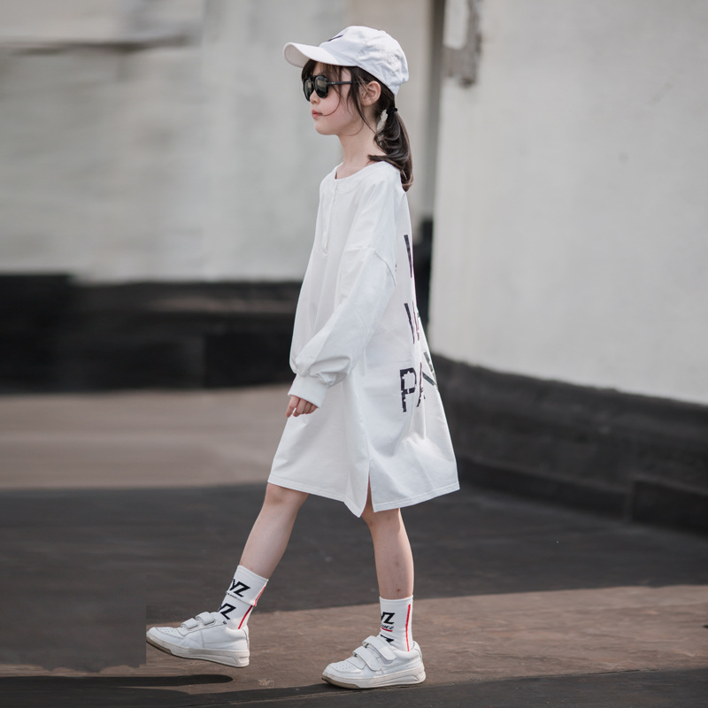 Vestido de invierno para niñas 2023 nuevos niños estilo occidental manga larga ropa de otoño para niños medianos y grandes falda de suéter engrosado con forro polar