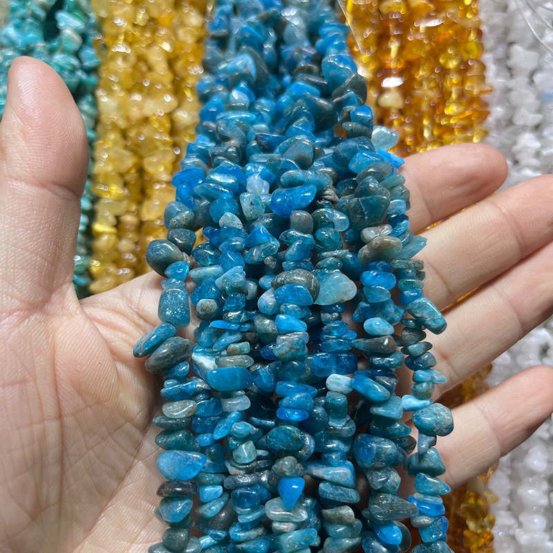 A natural kunzite strand, approximately 80cm in length