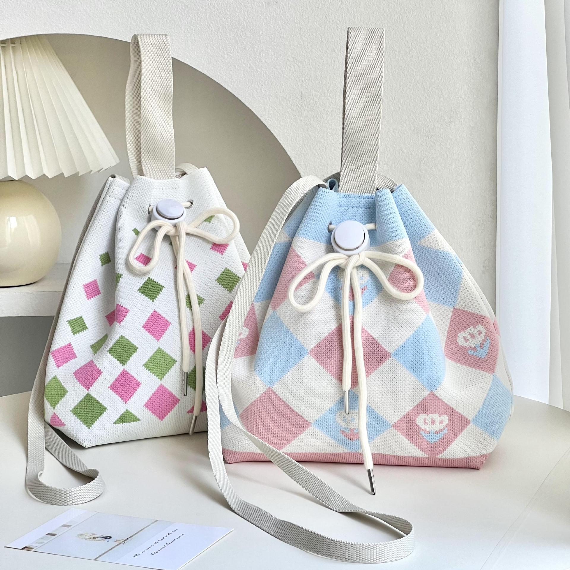 2025 nuevo diseño japonés y coreano simple bolso de hombro de punto de moda femenina versátil bolso portátil de viaje de verano