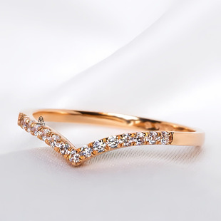 18K Gold Diamond Row Ring V-Shaped Stacked Fashionable Accessible Luxury Ring Small Tail Ring Broken Diamond Artificial Inlaid Popular Jewelry Wholesale