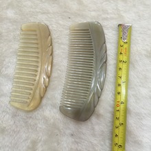 工厂批发牛角梳手工艺制作黄色打花半月梳真空独立包装