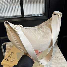 大容量新款休闲百搭单肩斜挎包设计感运动风小众通勤饺子包