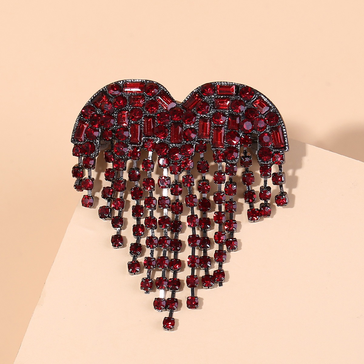 Explosiones transfronterizas de moda bordilla amor broche de cadena de garra temperamento accesorios de ropa broche de collar de pecho rojo damas
