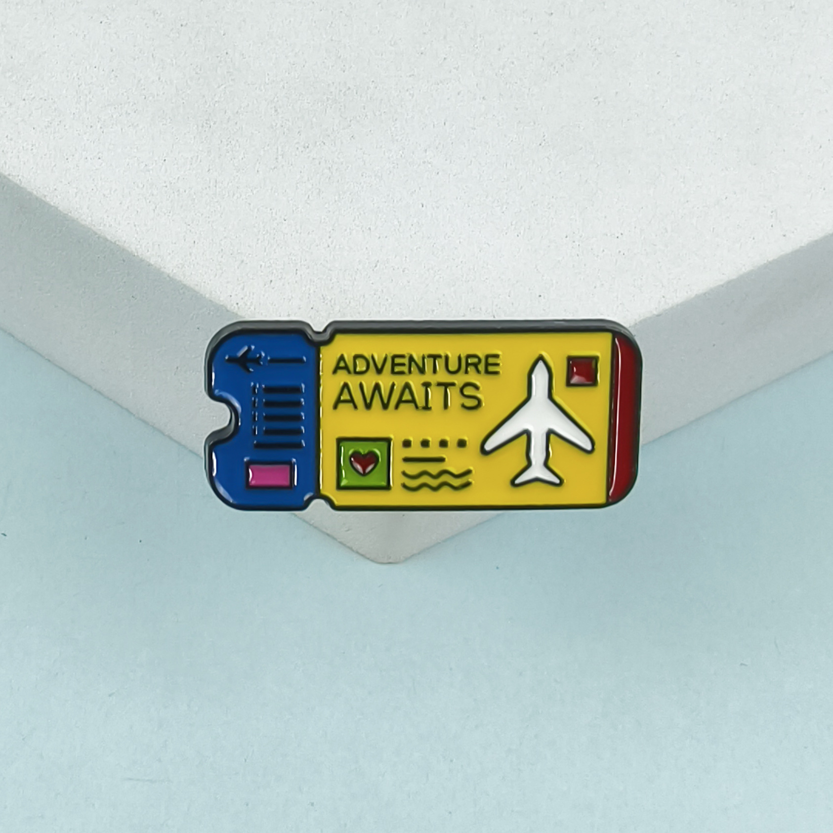 Boleto aéreo de dibujos animados transfronterizos broche de aleación para crear personalidad accesorios de letras creativas mochila insignia joyería punto