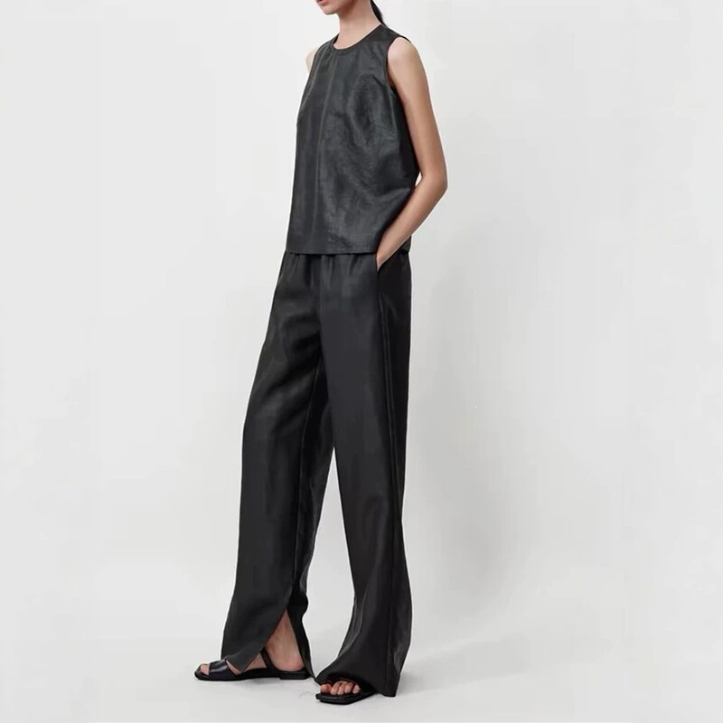 Luxurious Xiangyun Silk Round-Neck Simple Versatile Practical Vest with Side Slit and Back Seam, Cool and Comfortable Sleeveless Shirt Luxurious Xiangyun Silk Round-Neck Simple Versatile Practical Vest with Side Slit and Back Seam, Cool and Comfortable Sleeveless Shirt