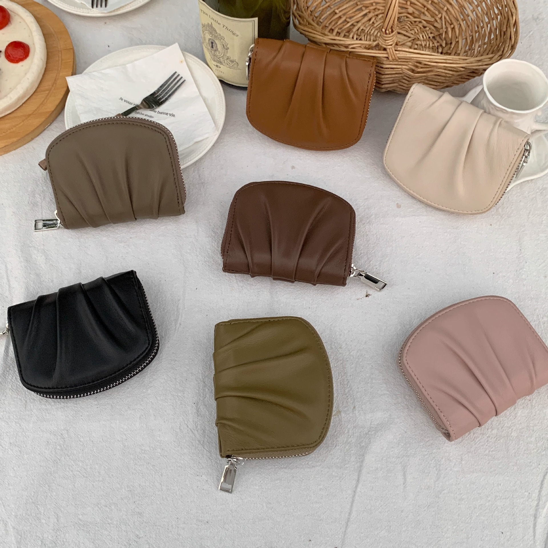 Nuevo sentido de plegado de moda INS nuevo simplista mujer linda pequeña cartera en línea rojo puro monedero de cambio universal