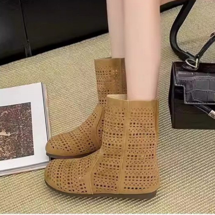 Fuego explosivo cómodo ventilador plano hueco botas Martin para mujeres red 2026 nuevo ventilador versátil agujero botas cortas zapatos individuales