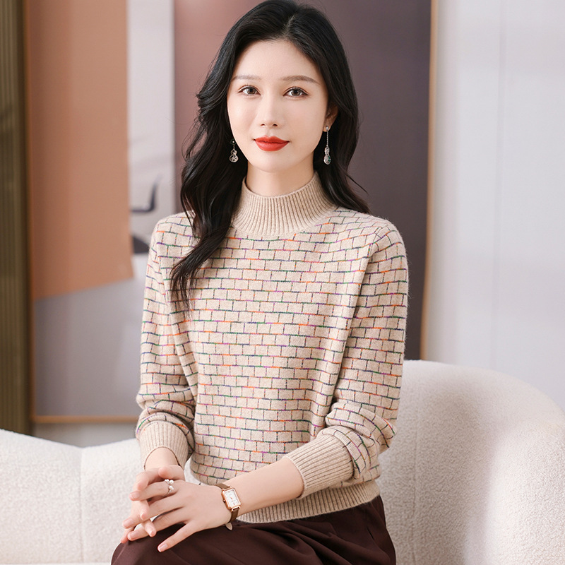 Demi-season knitted base body-friendly sweater