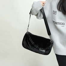 2024新款冬天毛绒包包高级感洋气链条斜挎包韩系ins风圆筒水桶包