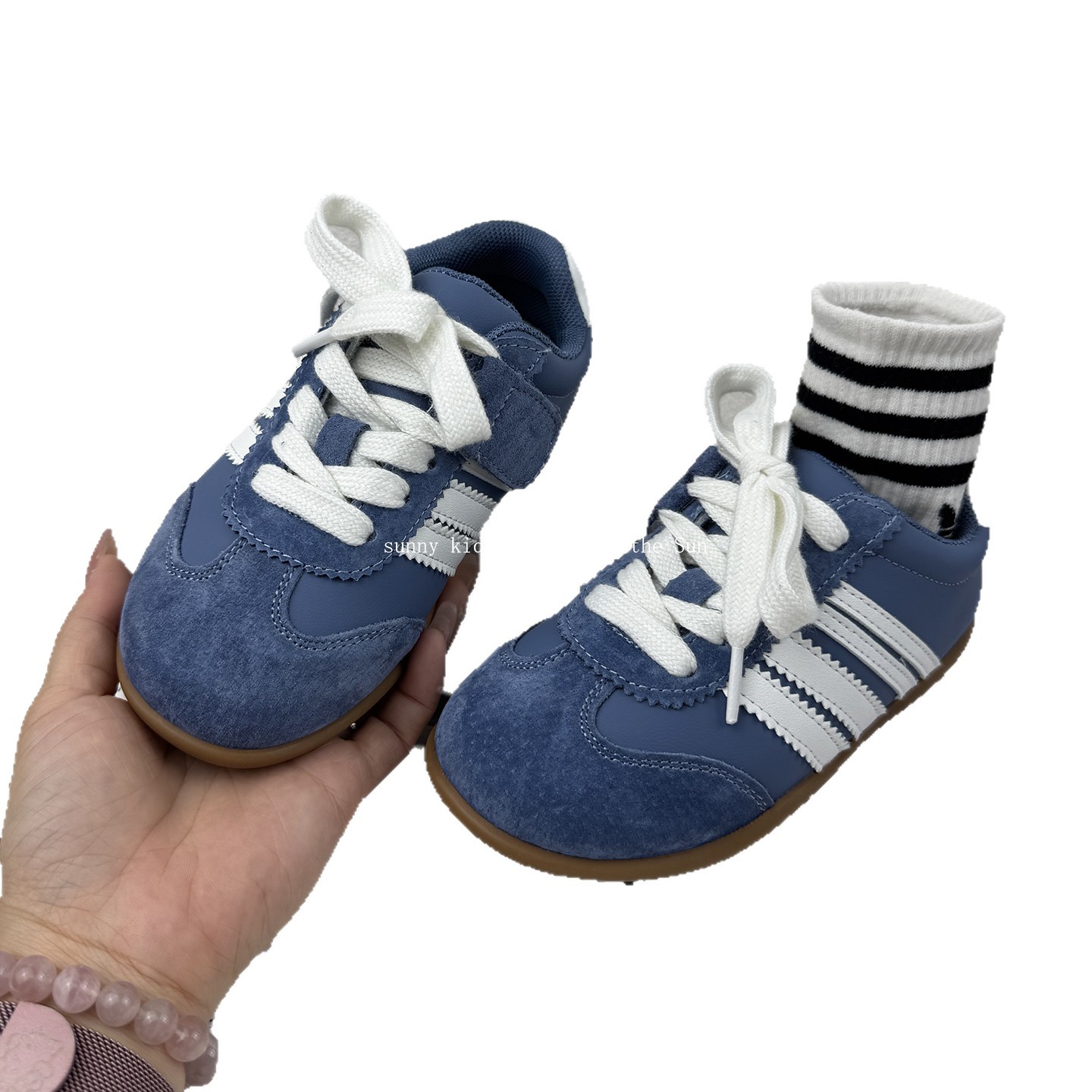 2025 zapatos coreanos de entrenamiento para niños zapatos de otoño nuevos zapatos de skate para niñas Agan zapatos deportivos ligeros para niños versátiles