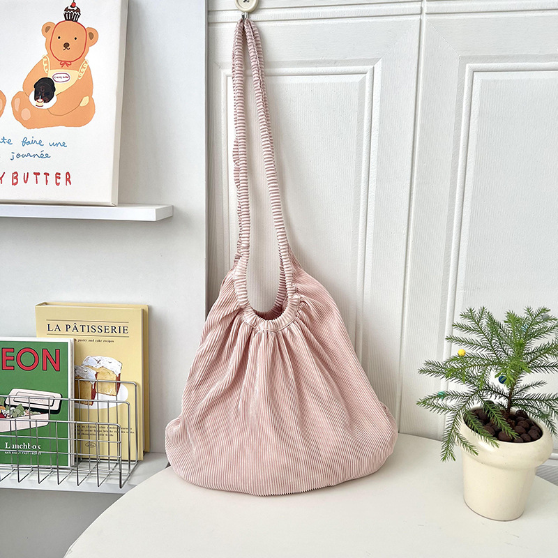 Bolsa de hombro inclinada de marca de moda red bolsa de gran capacidad de transporte bolsa de lona casual bolsa de color caramelo delgada pliegue