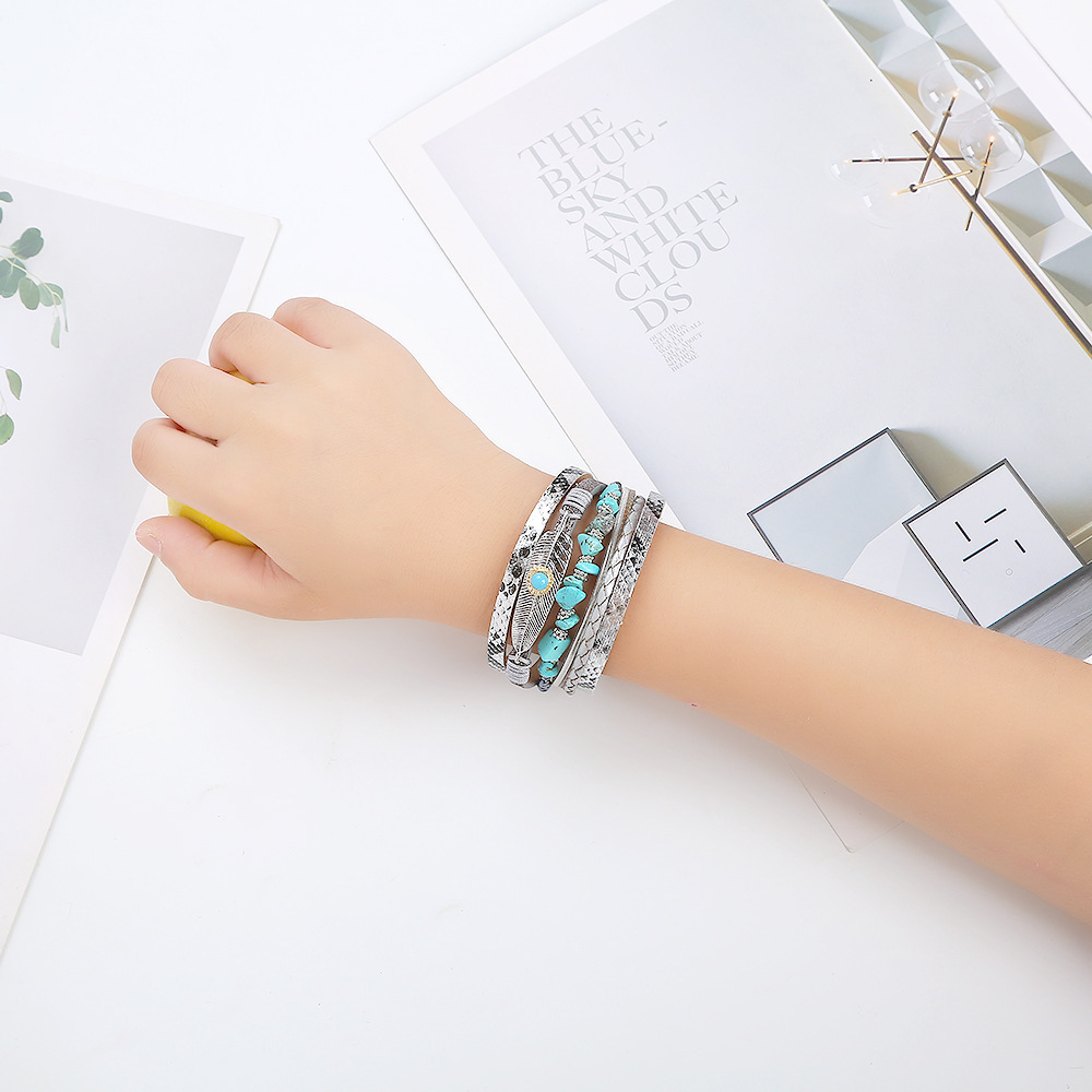 Pulsera de cuero tejido de cuero de cristal europeo y americano para mujer, pluma bohemia retro, turquesa, piedra triturada, pulsera de botón de imán