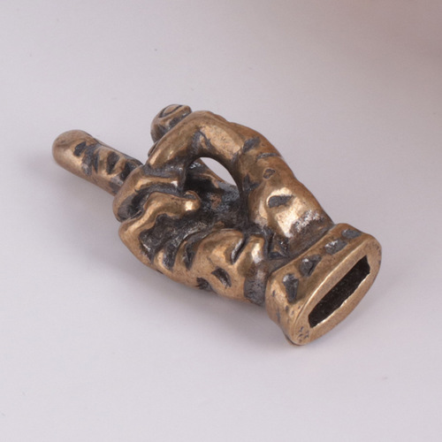 Pure brass hand-made old home desktop ornaments personalized vertical middle finger tea pet ornaments copper coins street stall supply wholesale