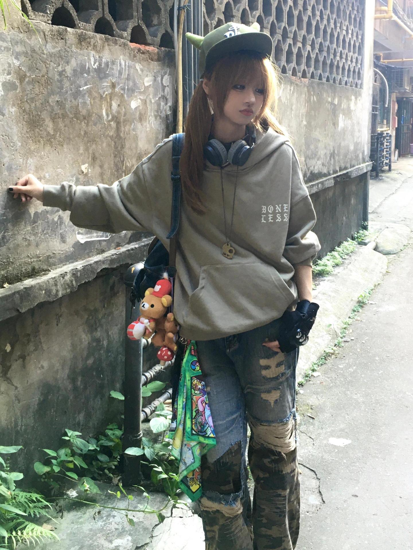 Junge Europäischen Und Amerikanischen Stil Pad Tuch Camouflage Patchwork Zerrissene Jeans 2025 Neue Street Fashion Design Lose Gerade_voghion.com