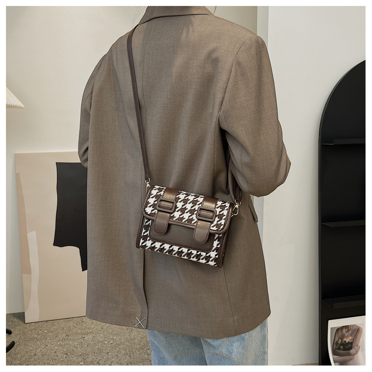 Autumn And Winter Pliad Shoulder Messenger Small Square Bag display picture 2