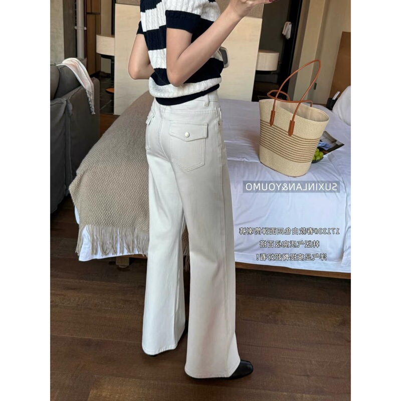 The Super Stylish White Flared Pants for Women Are a New High-Waisted Flared Jeans Model for Early Spring The Super Stylish White Flared Pants for Women Are a New High-Waisted Flared Jeans Model for Early Spring