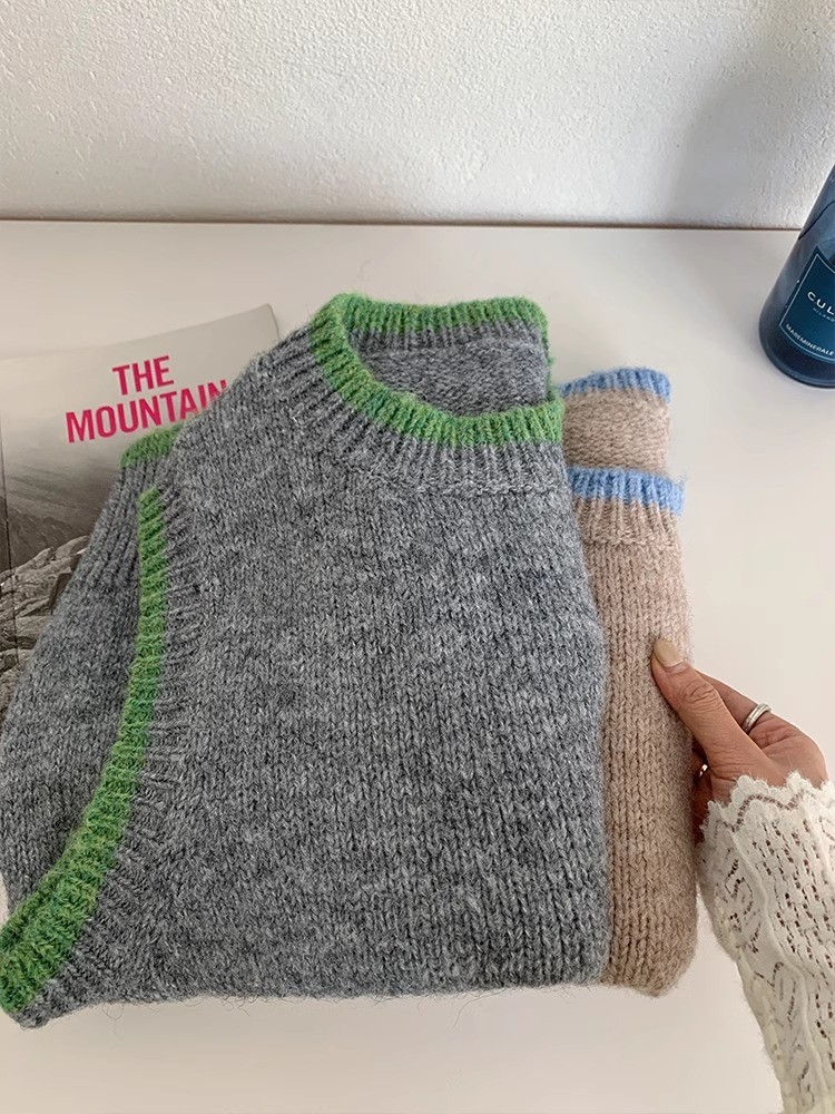 韓代の配色は冬に色をつけて丸首のセーターをかぶせます。