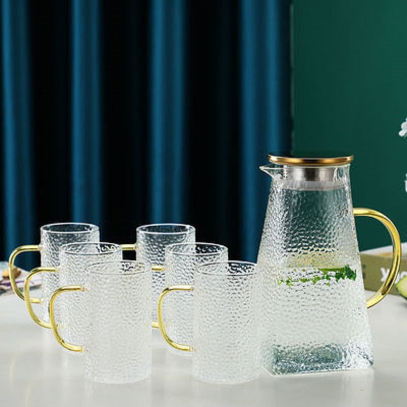 Fábrica al por mayor vidrio martillado botella de agua fría material de vidrio de borosilicato botella de agua fría hogar cuadrado jugo olla