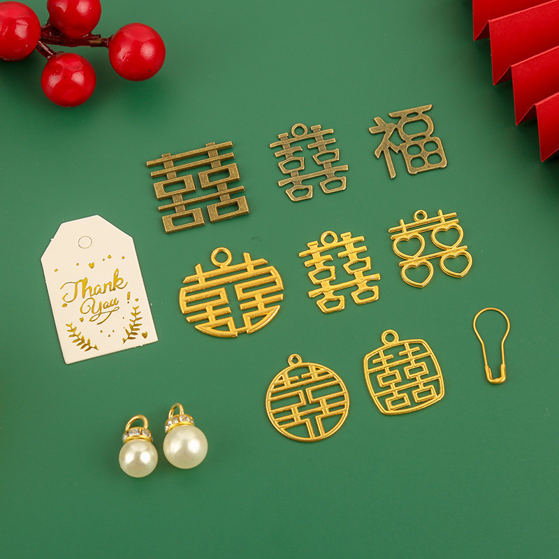 Golden Happy Word Wedding Candy Box Alloy Small Metal Accessories Pendant Pendant Festive Wedding Supplies Pearl Pin Happy Word