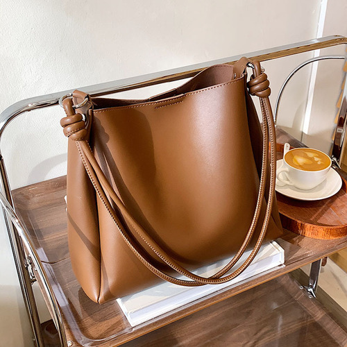 Retro large bag for women 2024 autumn and winter new fashion versatile texture shoulder bag foreign fashion bucket bag