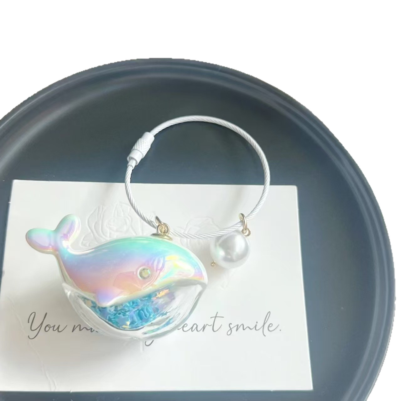 あなたに向かって走るとき、同じクジラのペンダント、キーホルダー、ランドセルのペンダント、水族館のカップルモデルを記念します。