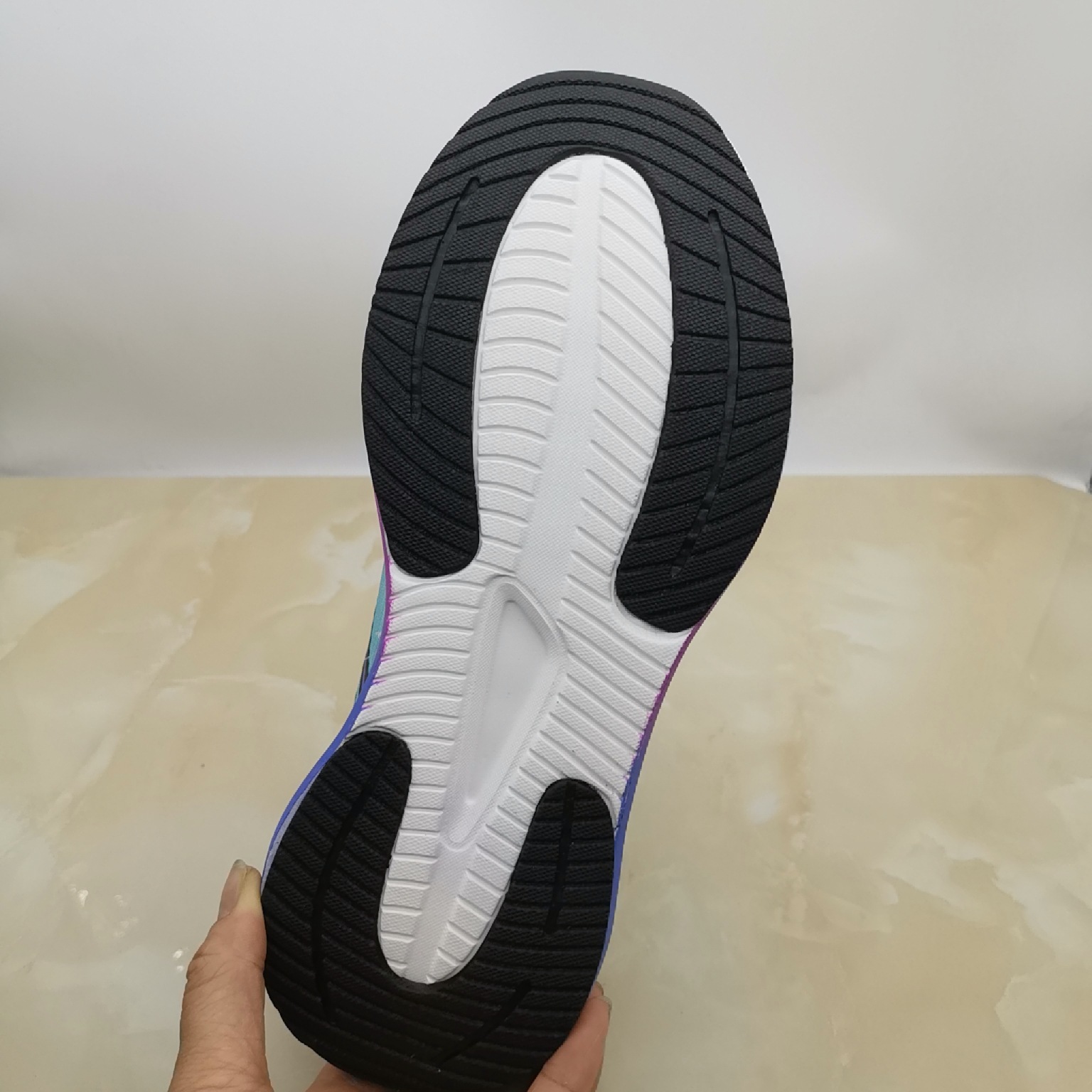 Nuevos zapatos de hombre de malla transpirable, zapatos deportivos casuales de moda para hombres con suela suave, zapatos de correr ligeros