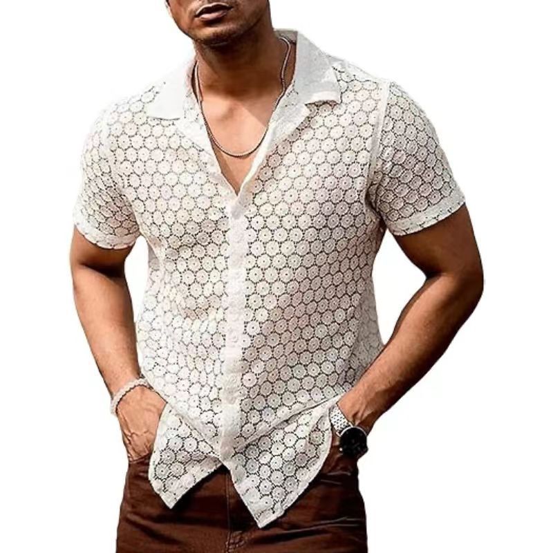 2024 Camisa de manga corta de encaje de moda para hombres transfronterizos europeos y estadounidenses Camisa transparente hueca con botones casuales