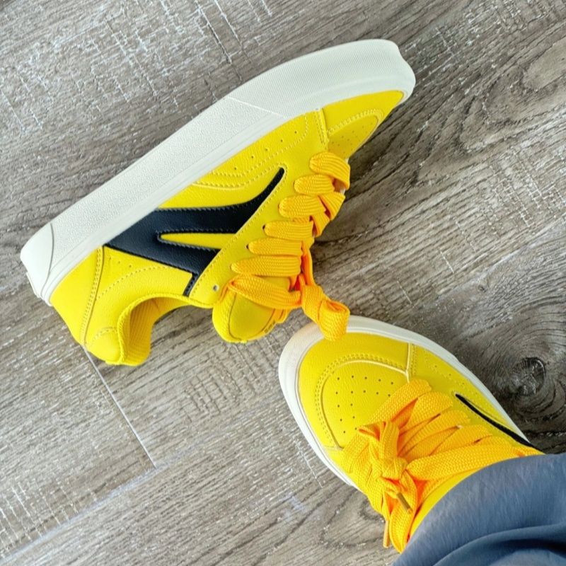 2025 nuevo estilo estudiante casual nicho moda tendencia zapatos de skate mujeres versión coreana ins street shooting zapatos deportivos de todo fósforo otoño