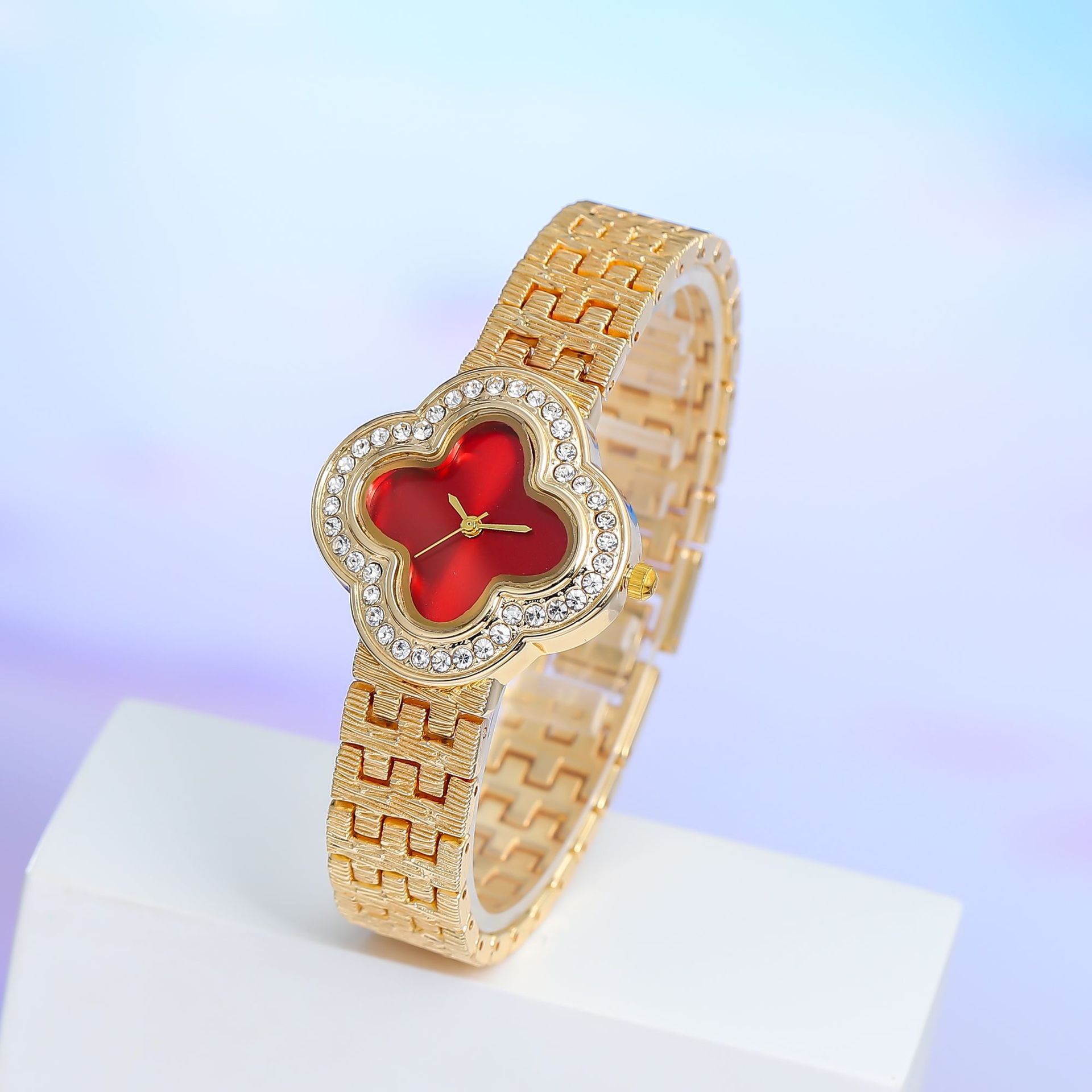 2022 reloj de cuarzo de trébol de cuatro hojas de moda reloj de pulsera de diamante de mujer temperamento chica estudiante correa de acero reloj de pulsera