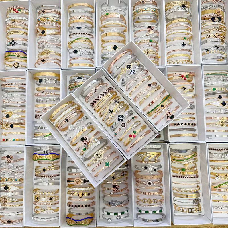 Специальное предложение Модный смешанный цветной браслет из титановой стали в европейском и американском стиле, смешанный стиль, невыцветающий браслет для молодой личности, заводская поставка, оптовая продажа