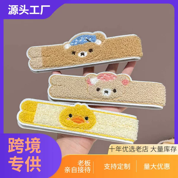 Soft and cute cartoon bear-shaped long strip of magic tape, a plush hair accessory for girls, used to hold back stray hairs and organize bangs, a lovely hair clip