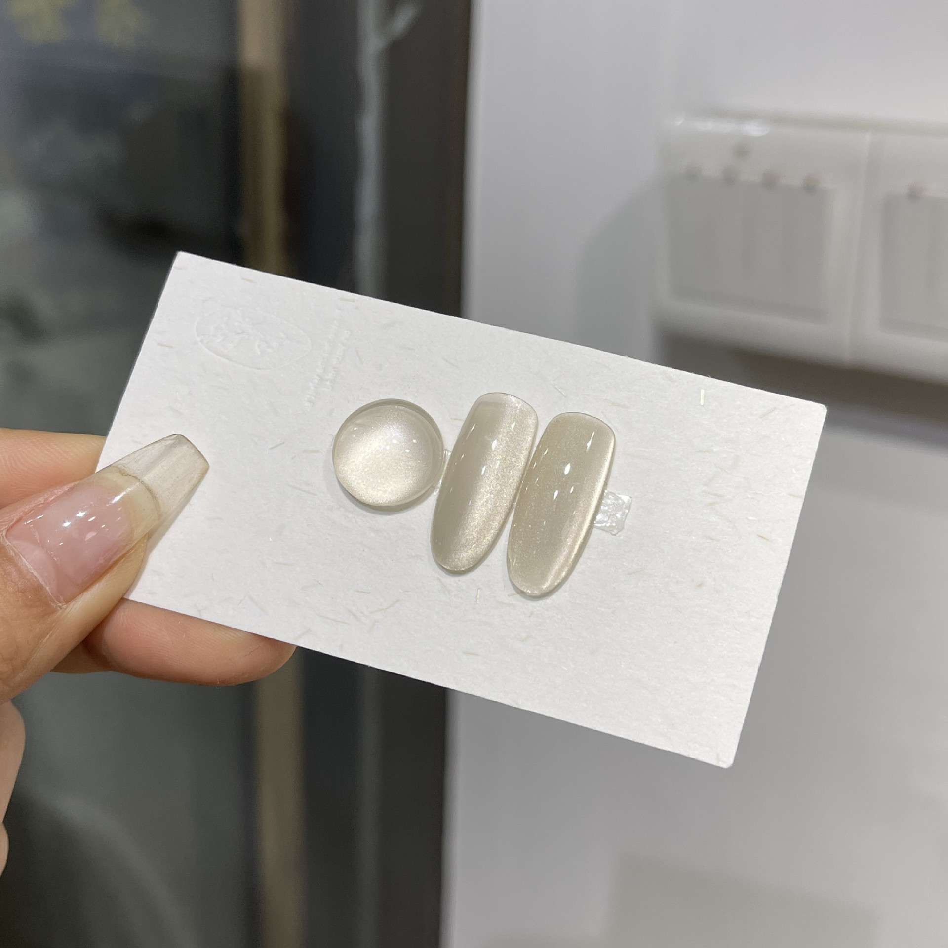 Venta caliente transfronteriza pegamento para ojos de gato rojo hielo arte de uñas celebridades de Internet caliente tienda de uñas de uso común pegamento de esmalte de uñas de ojo de gato de cristal popular