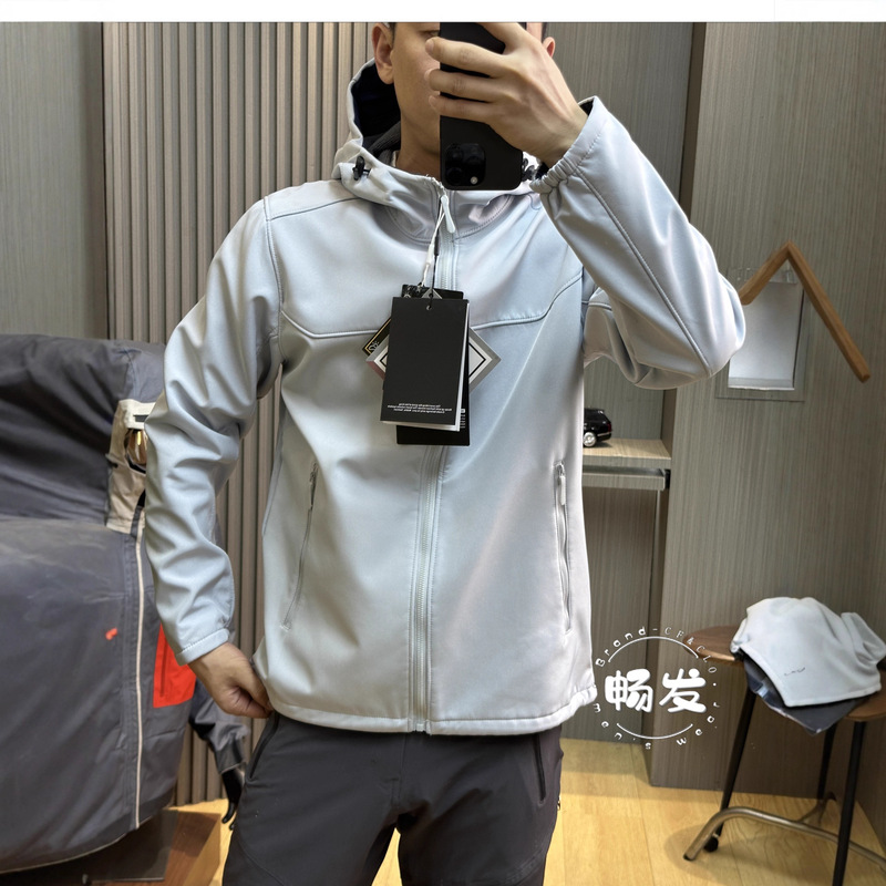 The Outdoor Jacket Is Wear-Resistant and Scratch-Resistant! Autumn and Winter Men's Composite Velvet Hooded Casual Soft Shell Jacket