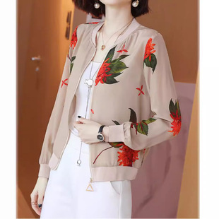 �S��ֱ�N������Ů���＾���b�¿��n���a�A��ѩ�����������Ůʿ