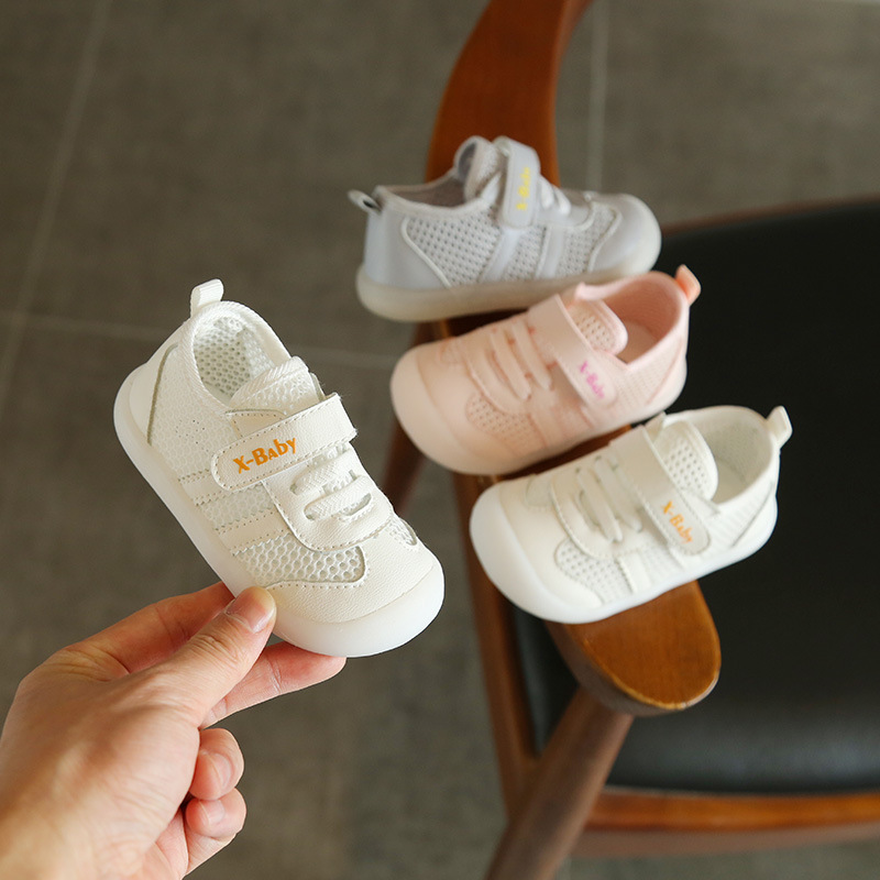 2024 primavera y verano nuevos niños y niñas zapatos de malla transpirable de color sólido a rayas bebé inferior suave Niño Zapatos de bebé generación pelo