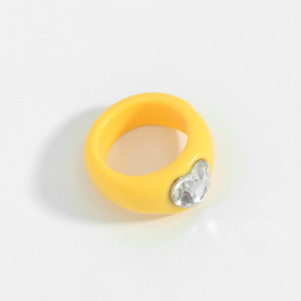 Ins High-profile Figure Ring Female Niche Design Candy Color Resin Tide High Sense Index Finger Ring Resin Little Finger Ring display picture 5