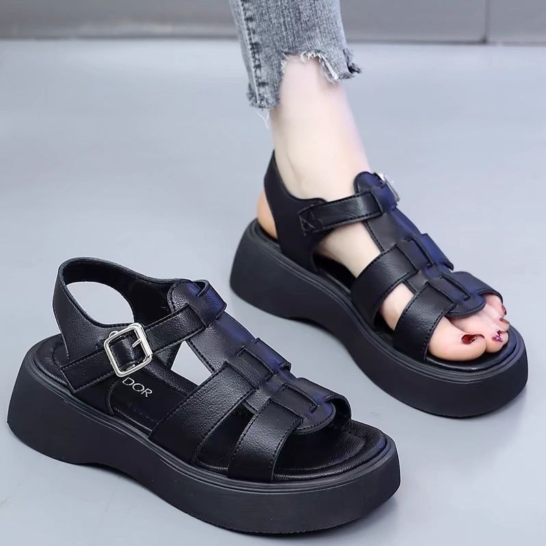 Sandalias romanas de suela gruesa para mujeres verano 2026 nuevos zapatos de playa de hadas de estilo universitario zapatos casuales de suela suave